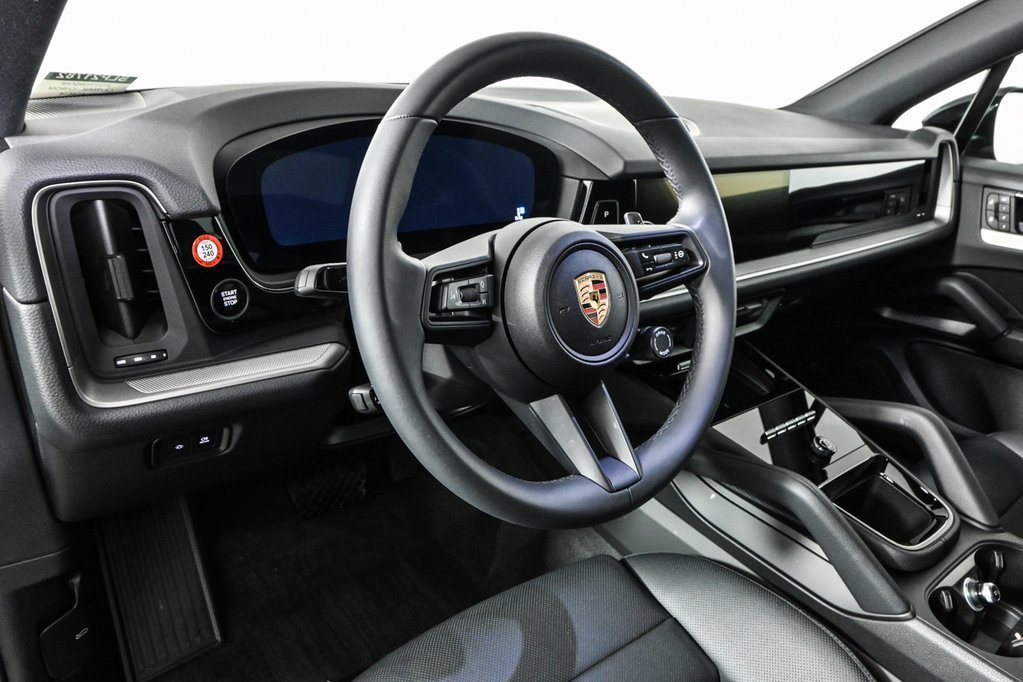 Used 2025 Porsche Cayenne image 4