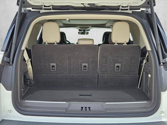 Used 2023 Lincoln Navigator Reserve AWD/4WD image 7