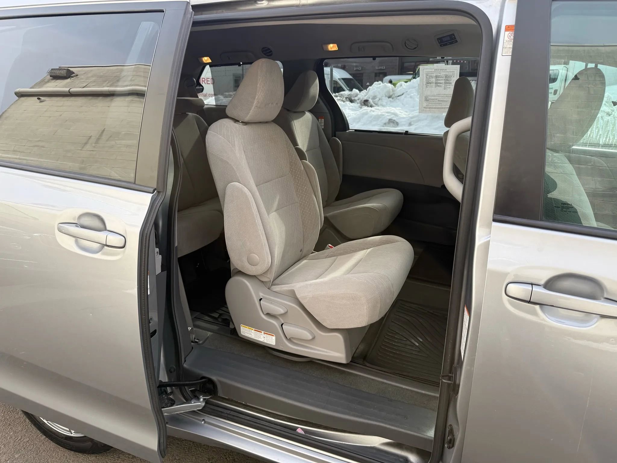 Used 2017 Toyota Sienna LE AWD/4WD image 25