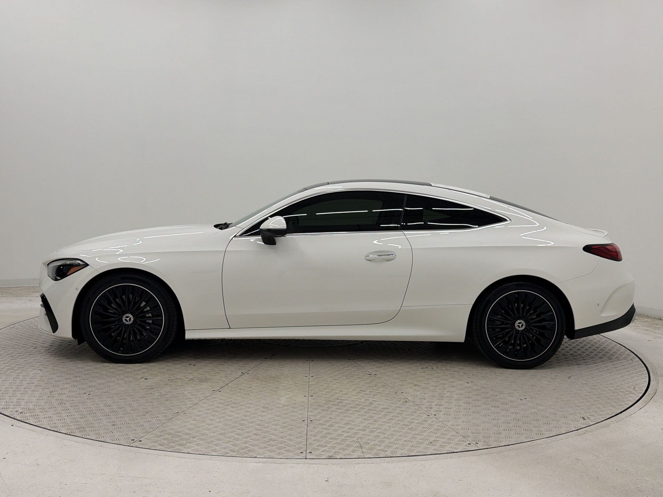 Used 2024 Mercedes-Benz CLE 300 4MATIC Coupe image 2