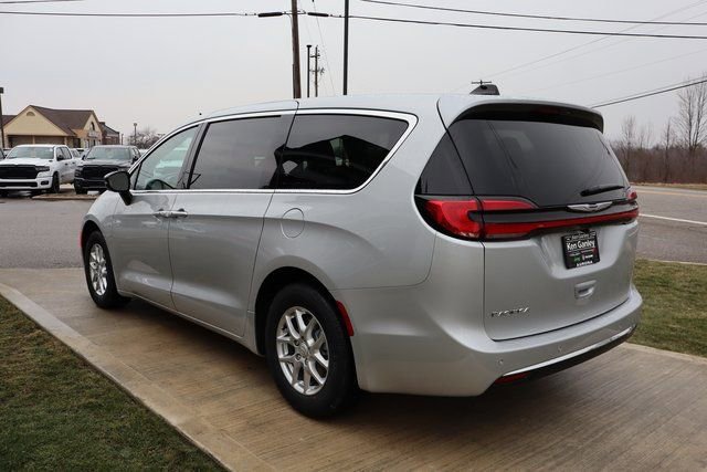New 2026 Chrysler Pacifica Select FWD image 29