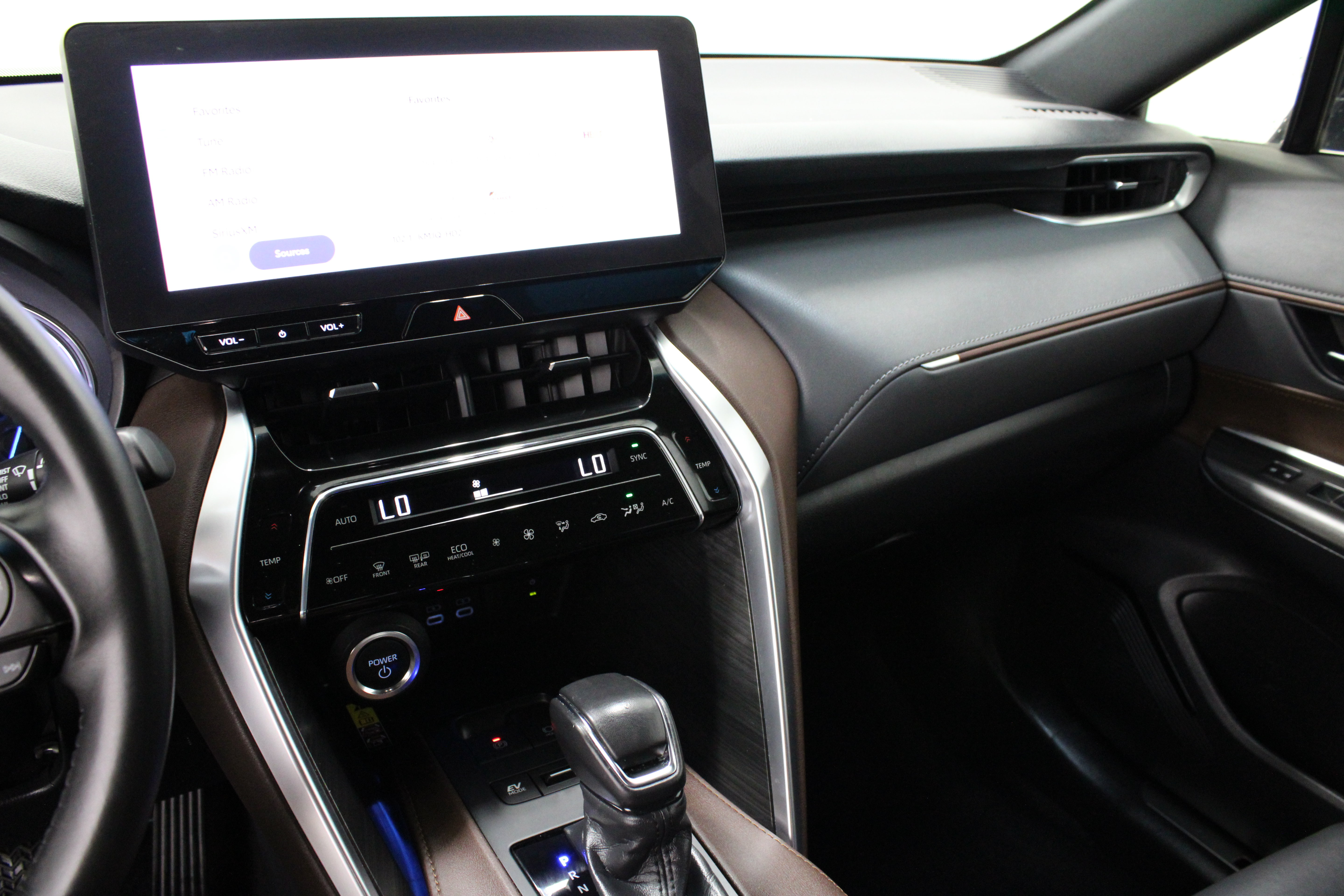 Certified 2024 Toyota Venza XLE AWD/4WD image 16