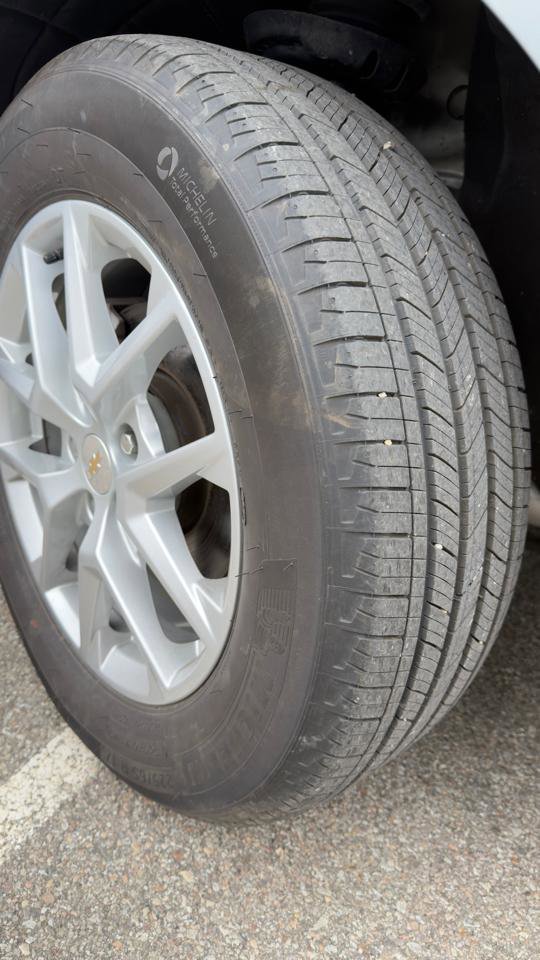 Used 2023 Chevrolet Equinox LT w/ Driver Convenience Package image 4