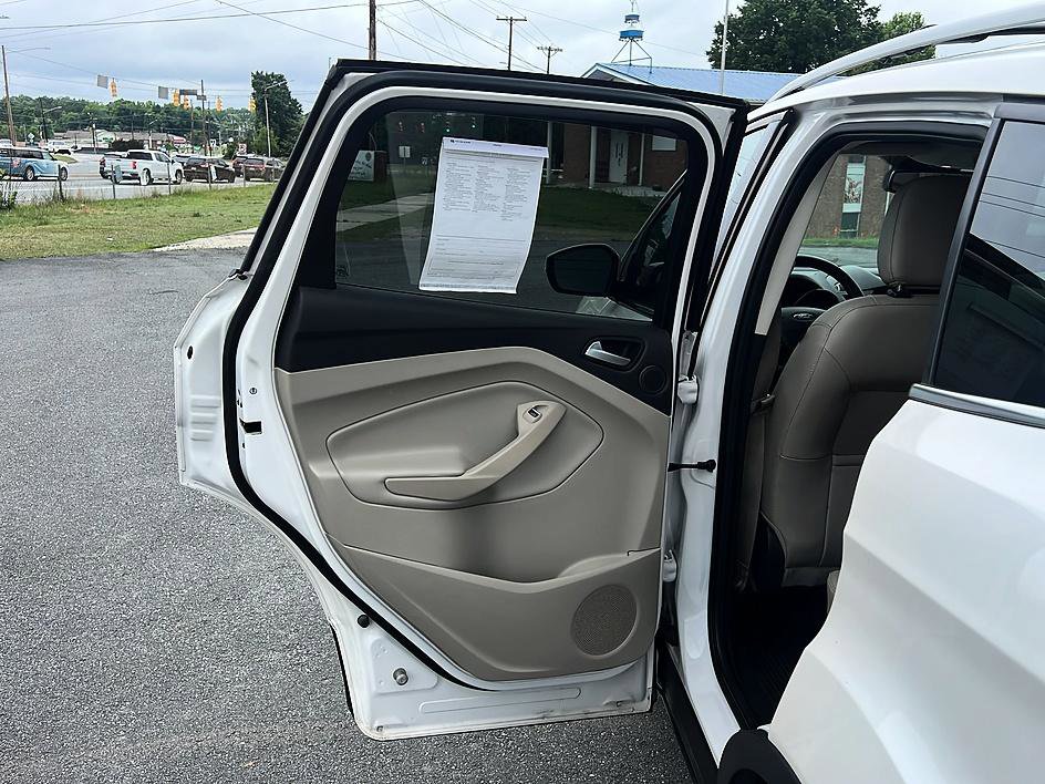Used 2018 Ford Escape Titanium w/ Ford Safe & Smart Package AWD/4WD image 28
