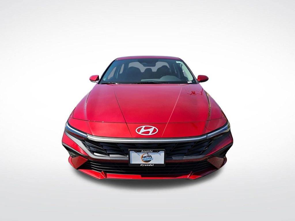 Used 2025 Hyundai Elantra SE image 8