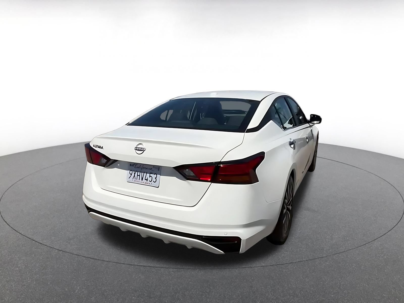 Used 2025 Nissan Altima 2.5 SV FWD image 14