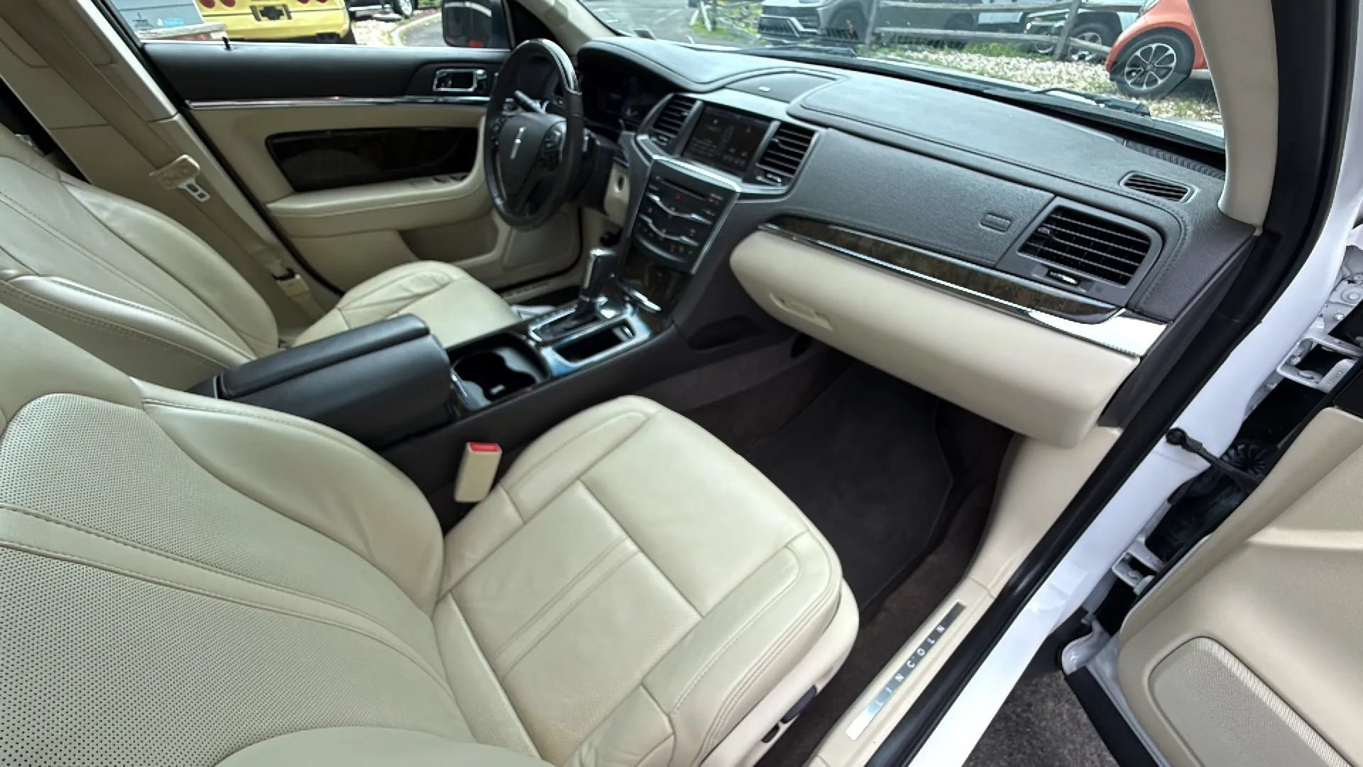 Used 2014 Lincoln MKS AWD w/ Equipment Group 101A image 27