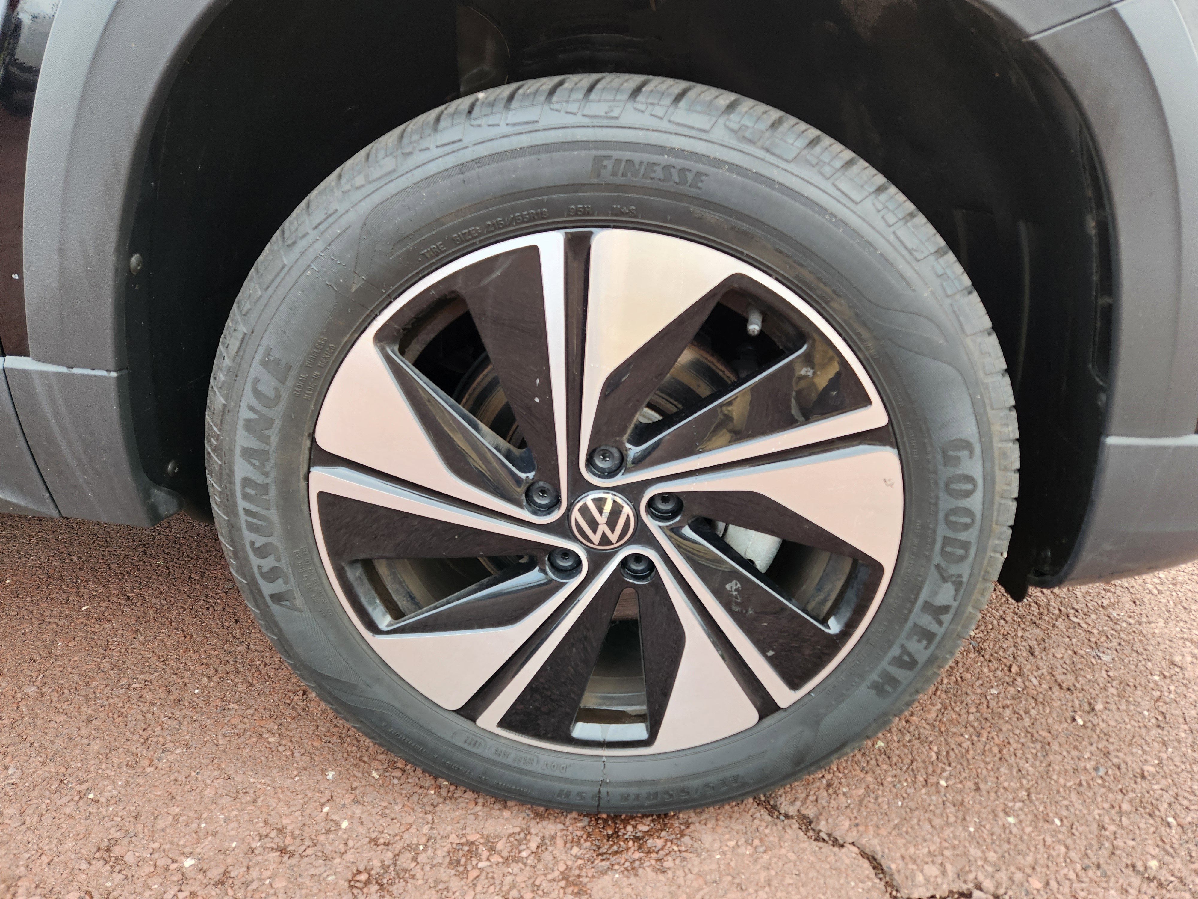 Used 2023 Volkswagen Taos SE w/ Panoramic Sunroof Package image 7