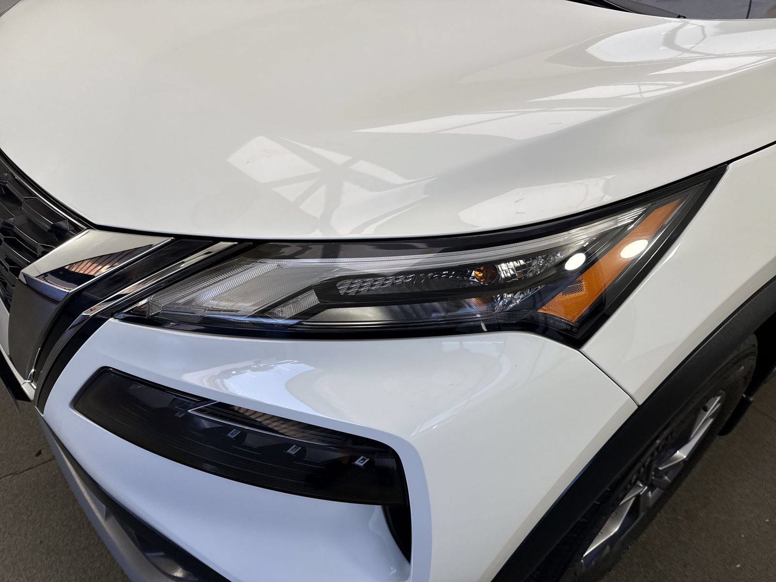 Used 2023 Nissan Rogue S AWD/4WD image 27
