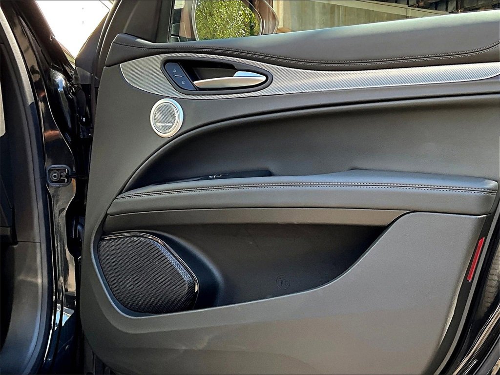 Used 2024 Alfa Romeo Stelvio Ti image 29