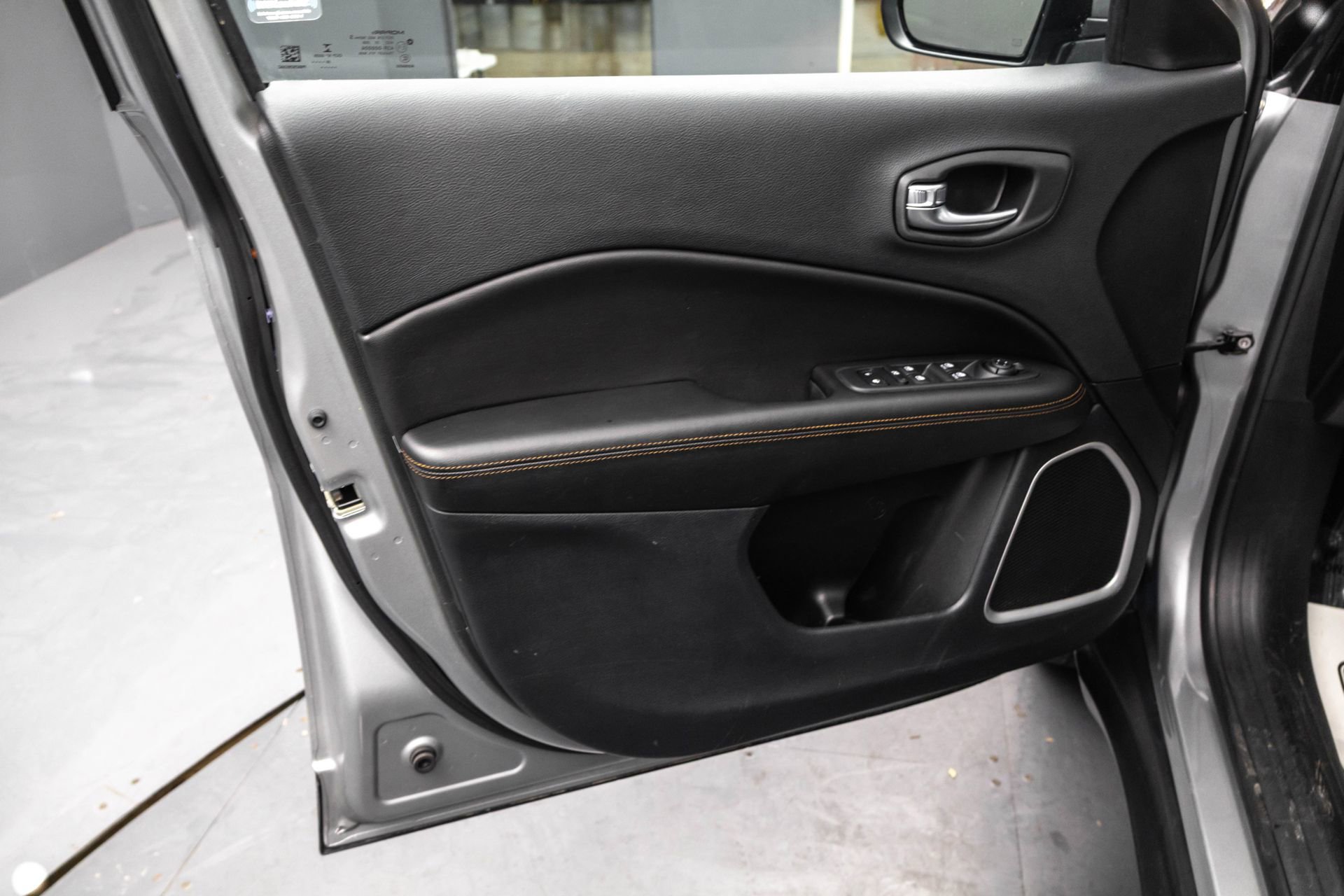 Used 2021 Jeep Compass Limited image 29