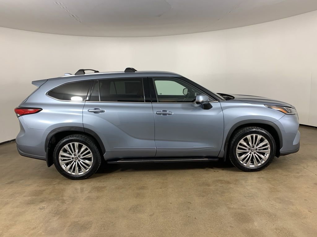 Used 2023 Toyota Highlander Platinum image 7