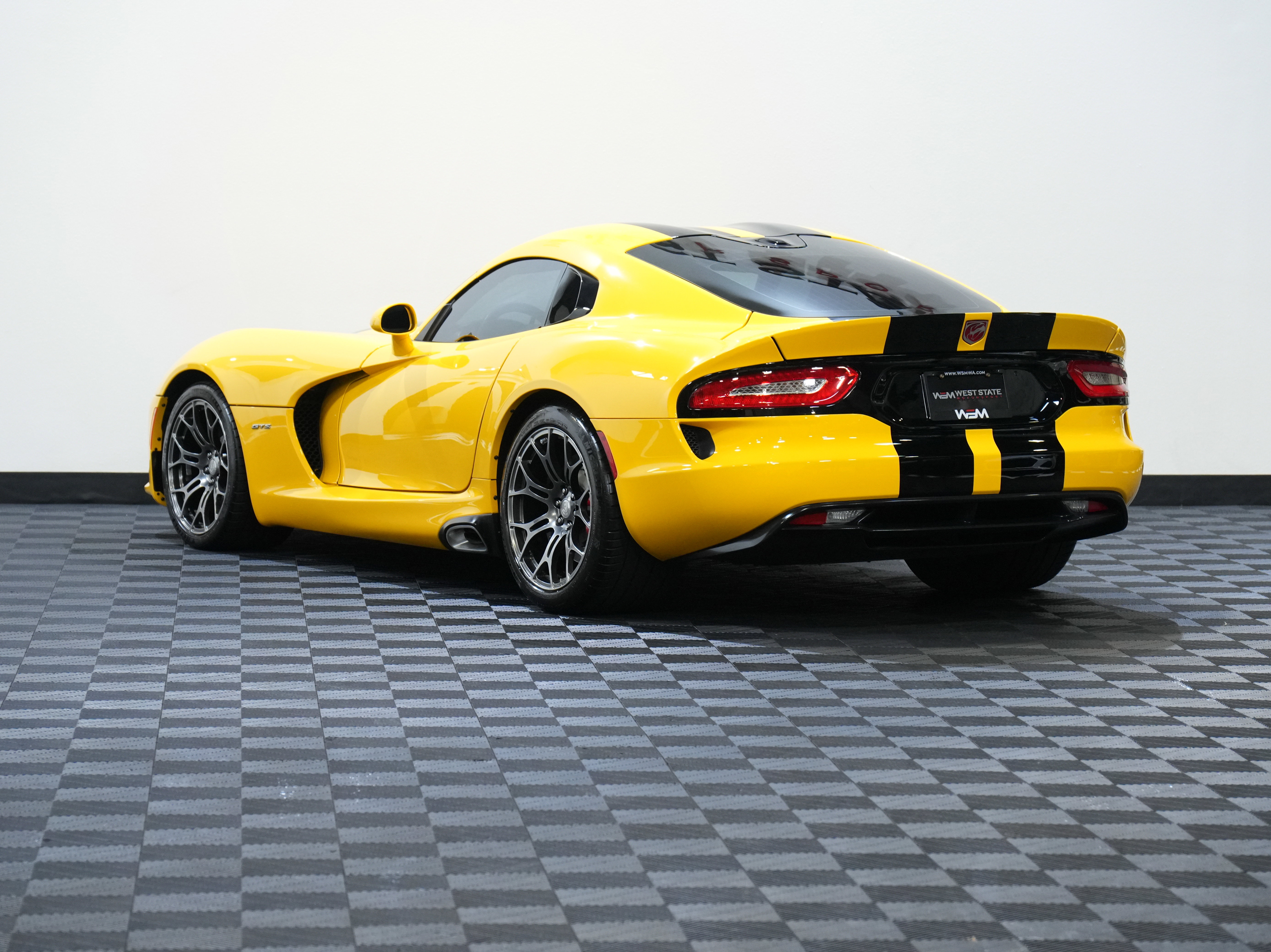Used 2013 SRT Viper GTS w/ GTS Laguna Interior Pkg image 8