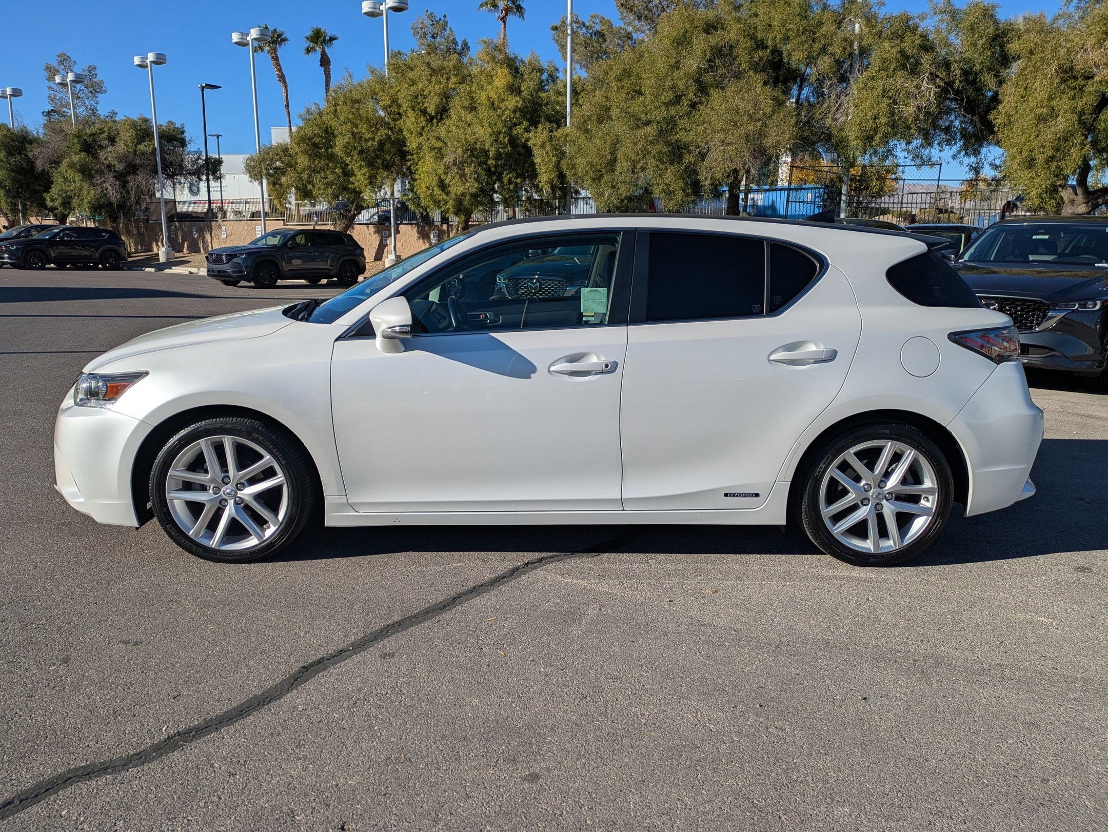 Used 2016 Lexus CT 200h image 2