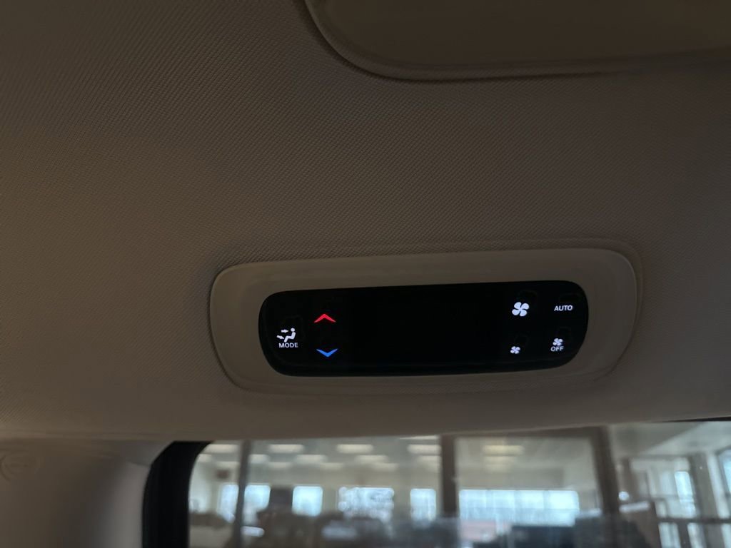 Used 2017 Chrysler Pacifica Touring-L Plus FWD image 26