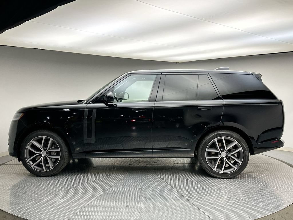 Used 2025 Land Rover Range Rover SE AWD/4WD image 2