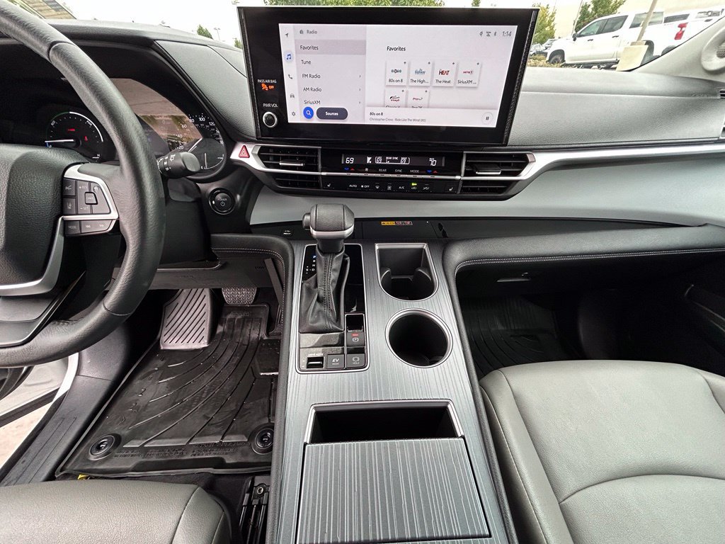 Used 2025 Toyota Sienna XLE w/ XLE Plus Package AWD/4WD image 18