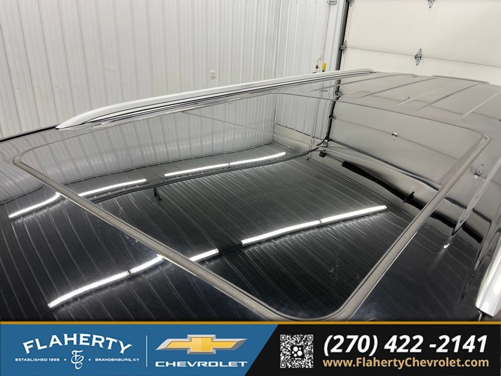 Used 2025 Chevrolet Suburban High Country AWD/4WD image 35