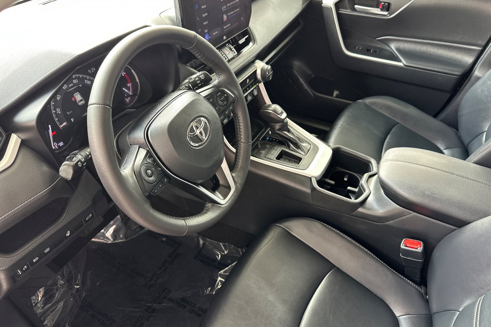 Used 2023 Toyota RAV4 XLE Premium FWD image 10