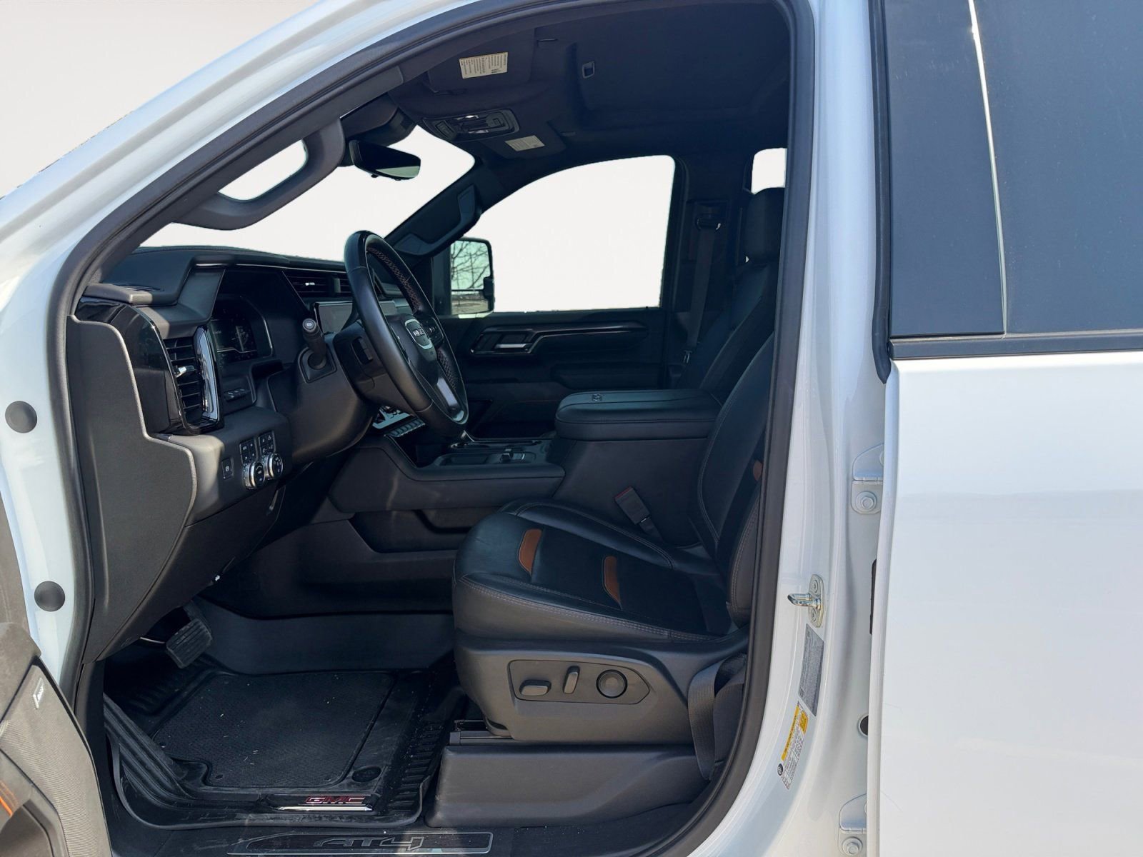 Used 2024 GMC Sierra 2500 AT4 w/ AT4 Premium Plus Package image 9