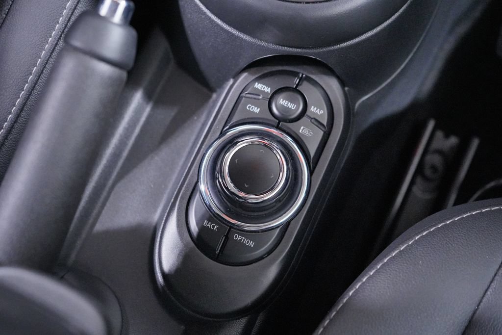 Used 2024 MINI Cooper 2-Door Hardtop FWD image 11