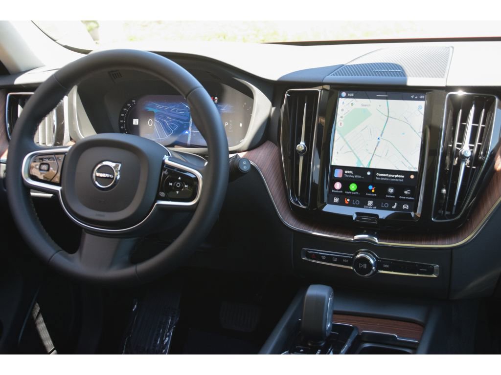 Used 2023 Volvo XC60 B5 Plus w/ Climate Package AWD/4WD image 17