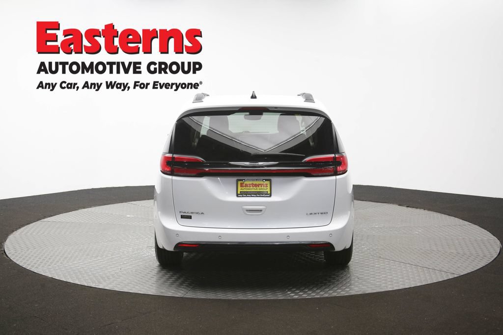 Used 2023 Chrysler Pacifica Limited FWD image 40