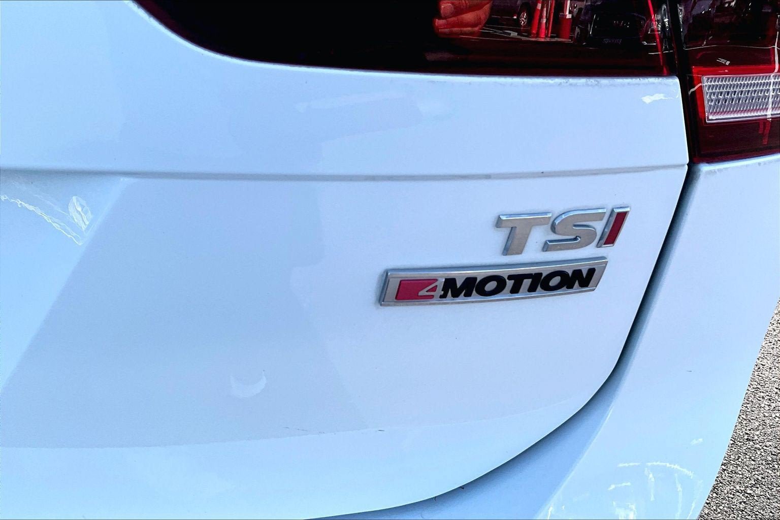 Used 2018 Volkswagen Tiguan SE w/ 3rd Row Seat Package AWD/4WD image 8