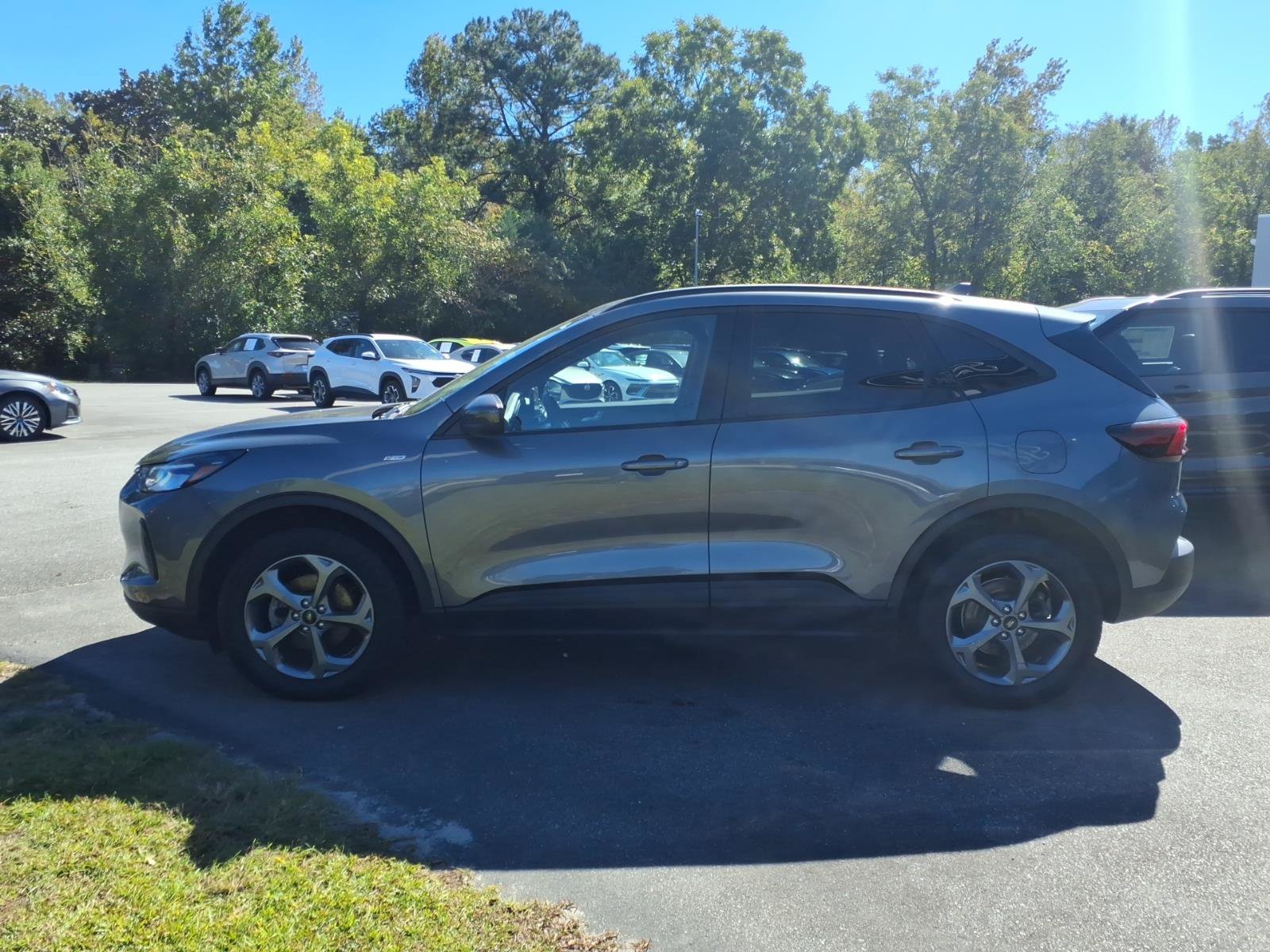 Used 2025 Ford Escape ST-Line Select AWD/4WD image 5