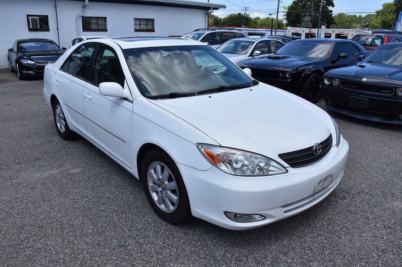 Used 2004 Toyota Camry XLE w/ VSC & Side Airbag Pkg FWD image 9