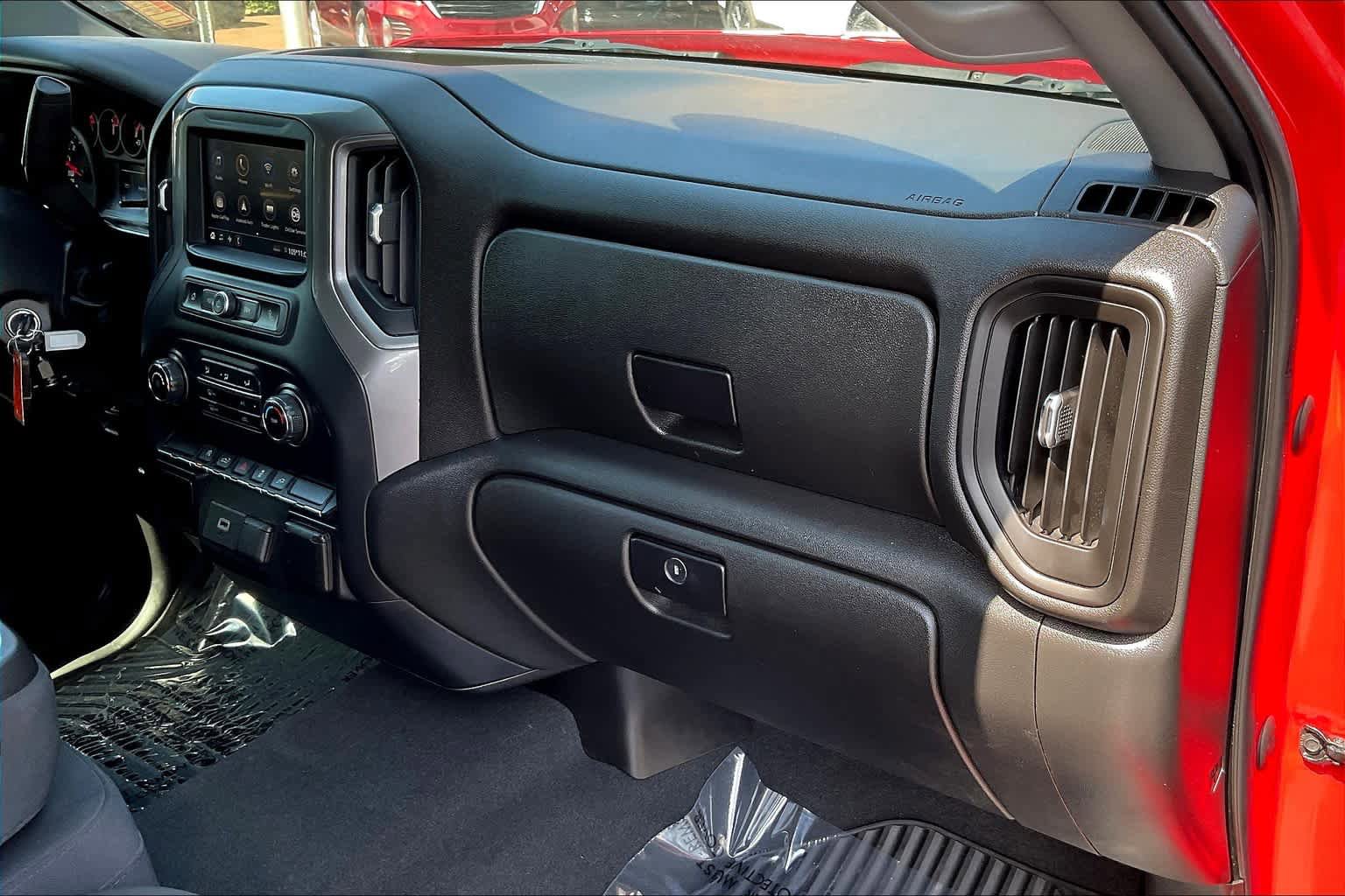 Used 2020 Chevrolet Silverado 1500 Custom w/ Custom Value Package AWD/4WD image 17