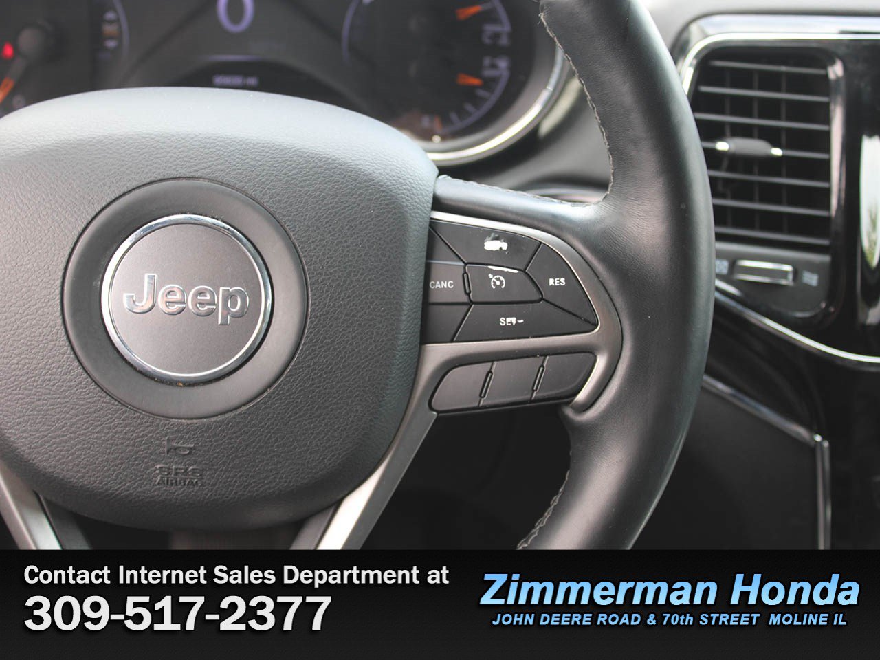 Used 2020 Jeep Grand Cherokee Overland AWD/4WD image 14