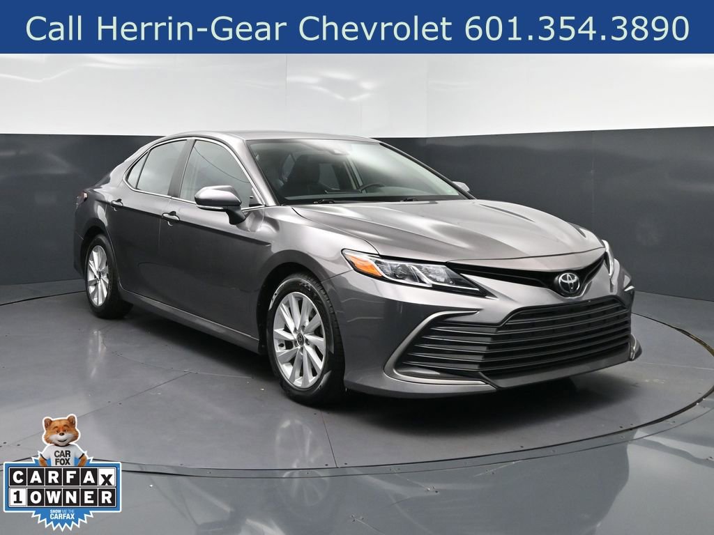 Used 2023 Toyota Camry LE image 9