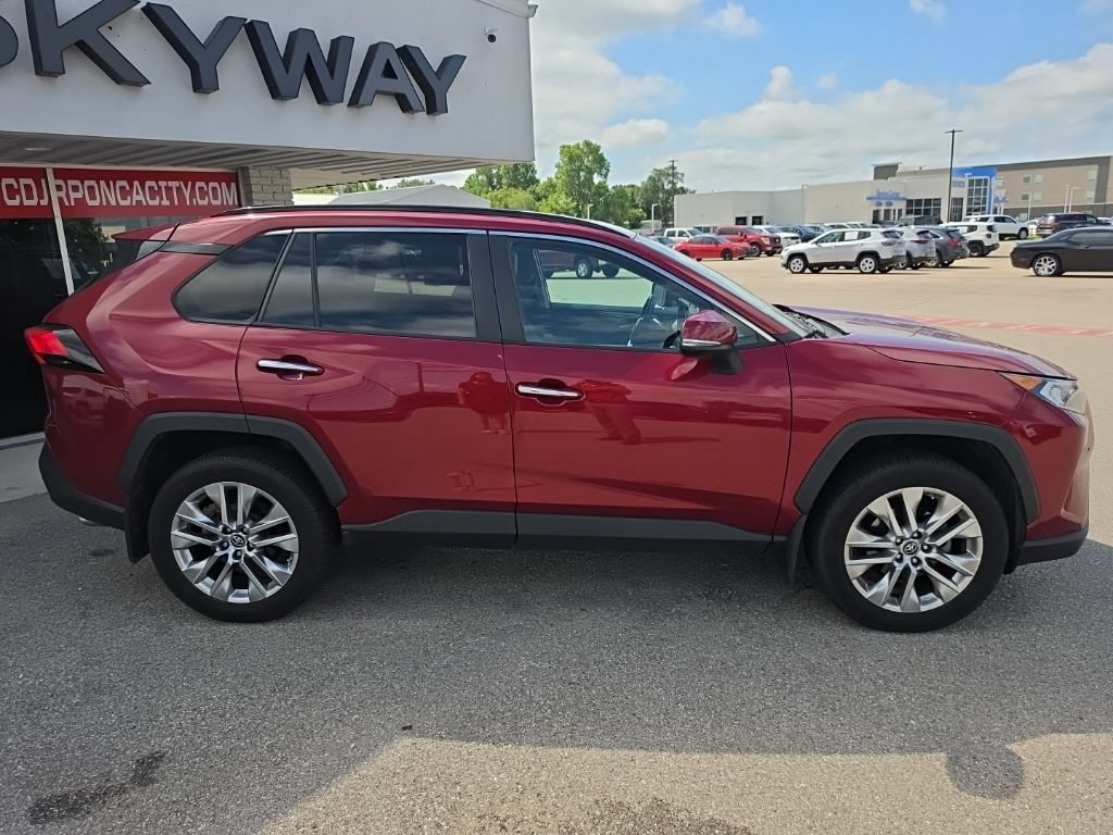 Used 2019 Toyota RAV4 Limited w/ Advanced Technology Package AWD/4WD image 2