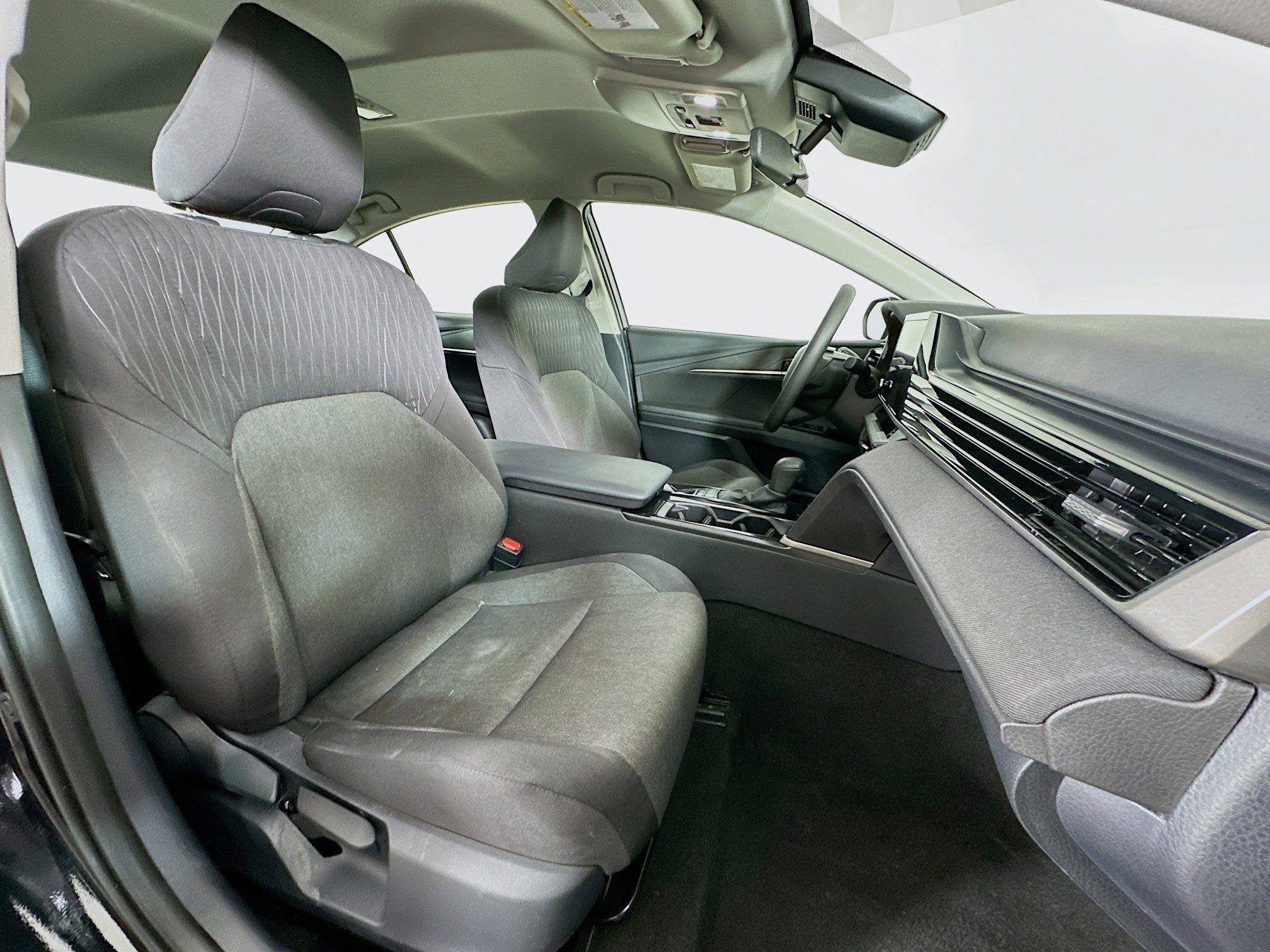 Used 2025 Toyota Camry LE image 29