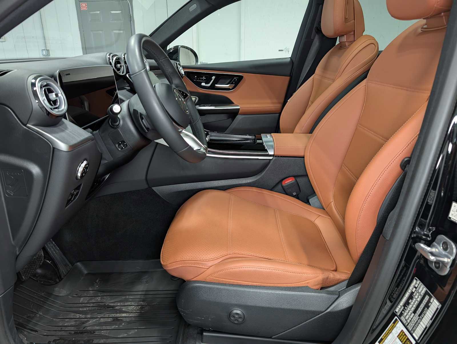 Certified 2026 Mercedes-Benz GLC 300 4MATIC image 4