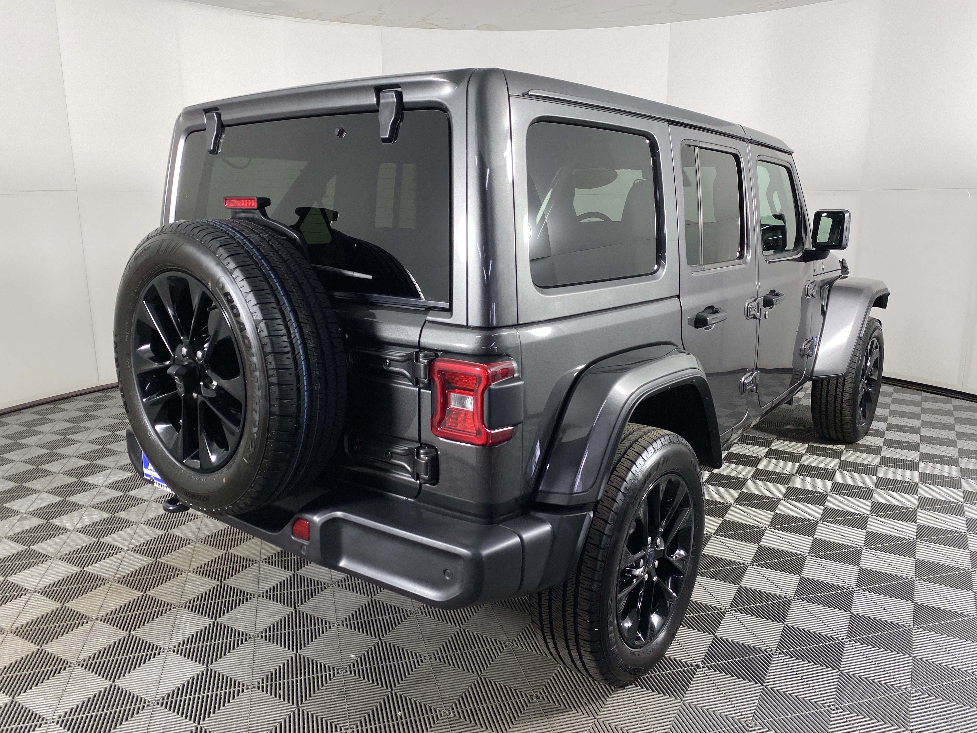 Used 2025 Jeep Wrangler Sahara w/ Safety Group image 7