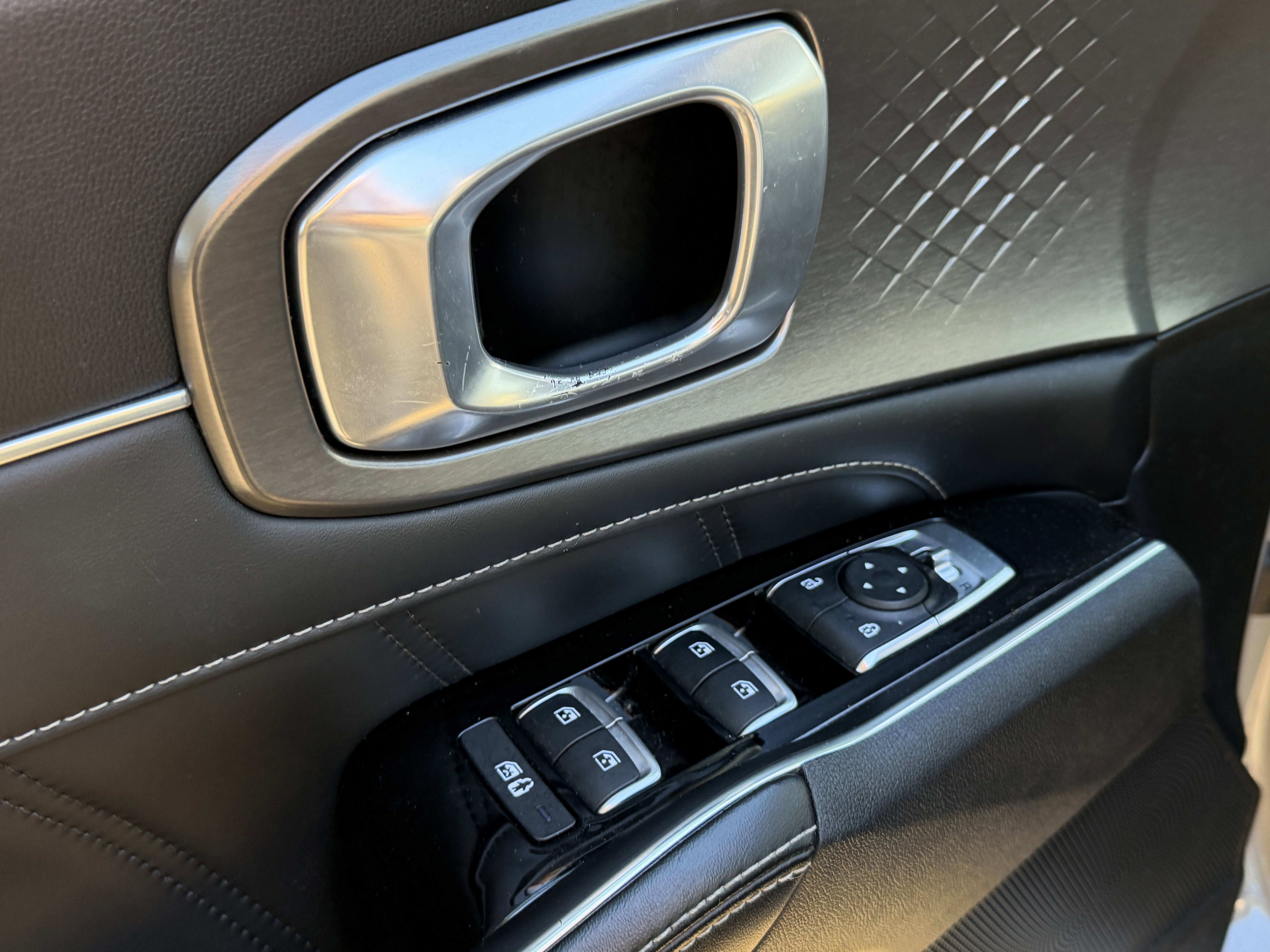 Used 2022 Kia Sorento SX image 5