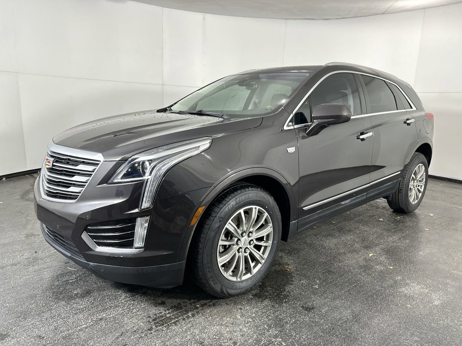 Used 2018 Cadillac XT5 Luxury w/ Driver Awareness Package image 4