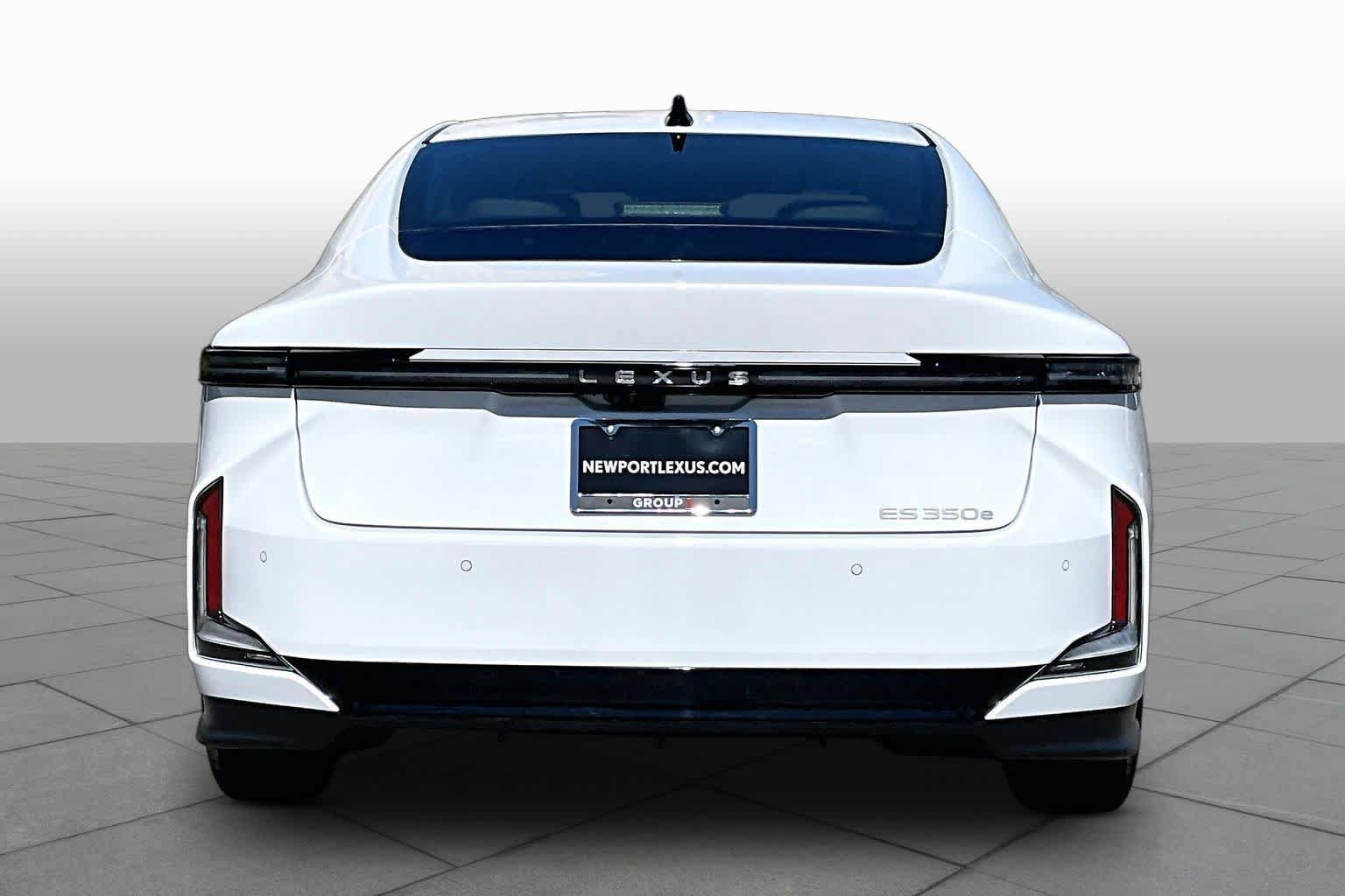 New 2026 Lexus ES 350e FWD image 4