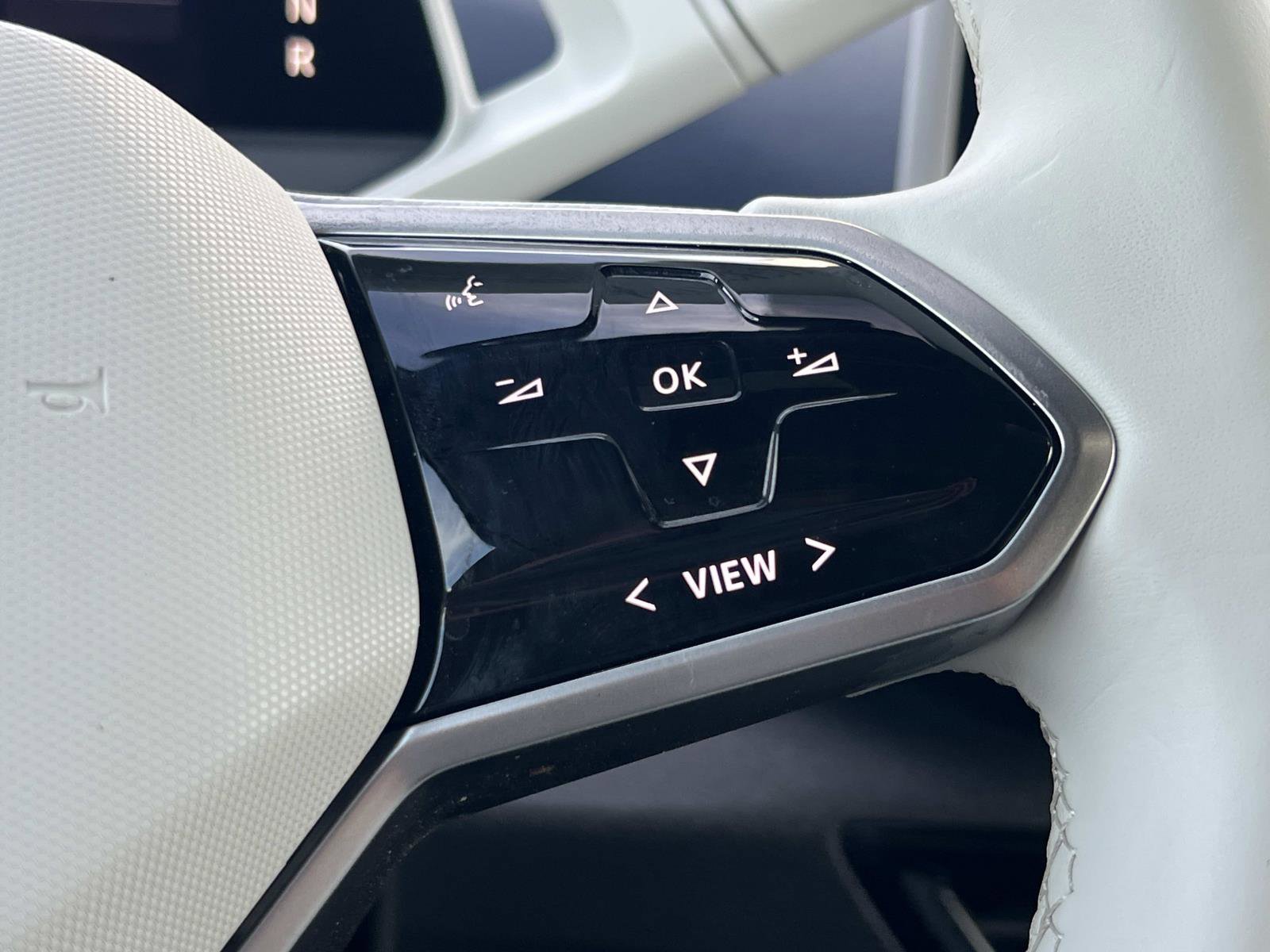 Used 2023 Volkswagen ID.4 Pro S Plus image 8