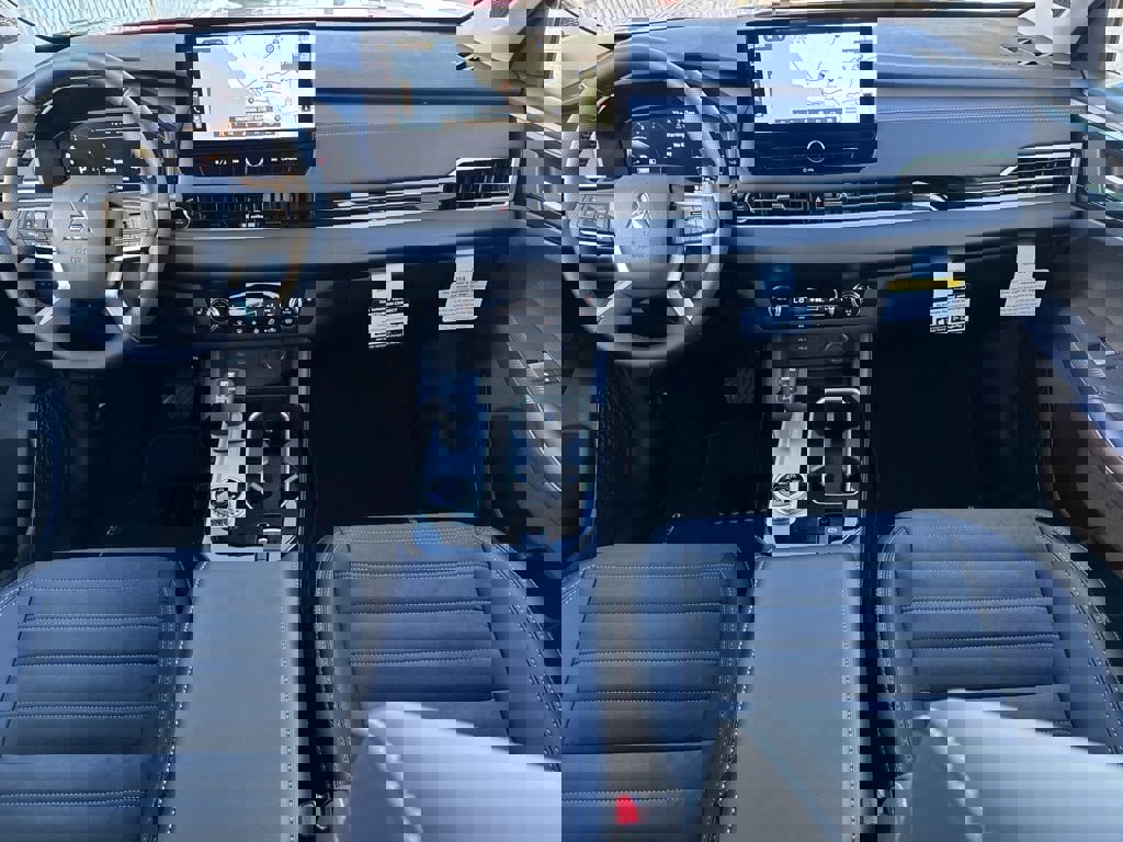 New 2025 Mitsubishi Outlander SE image 21