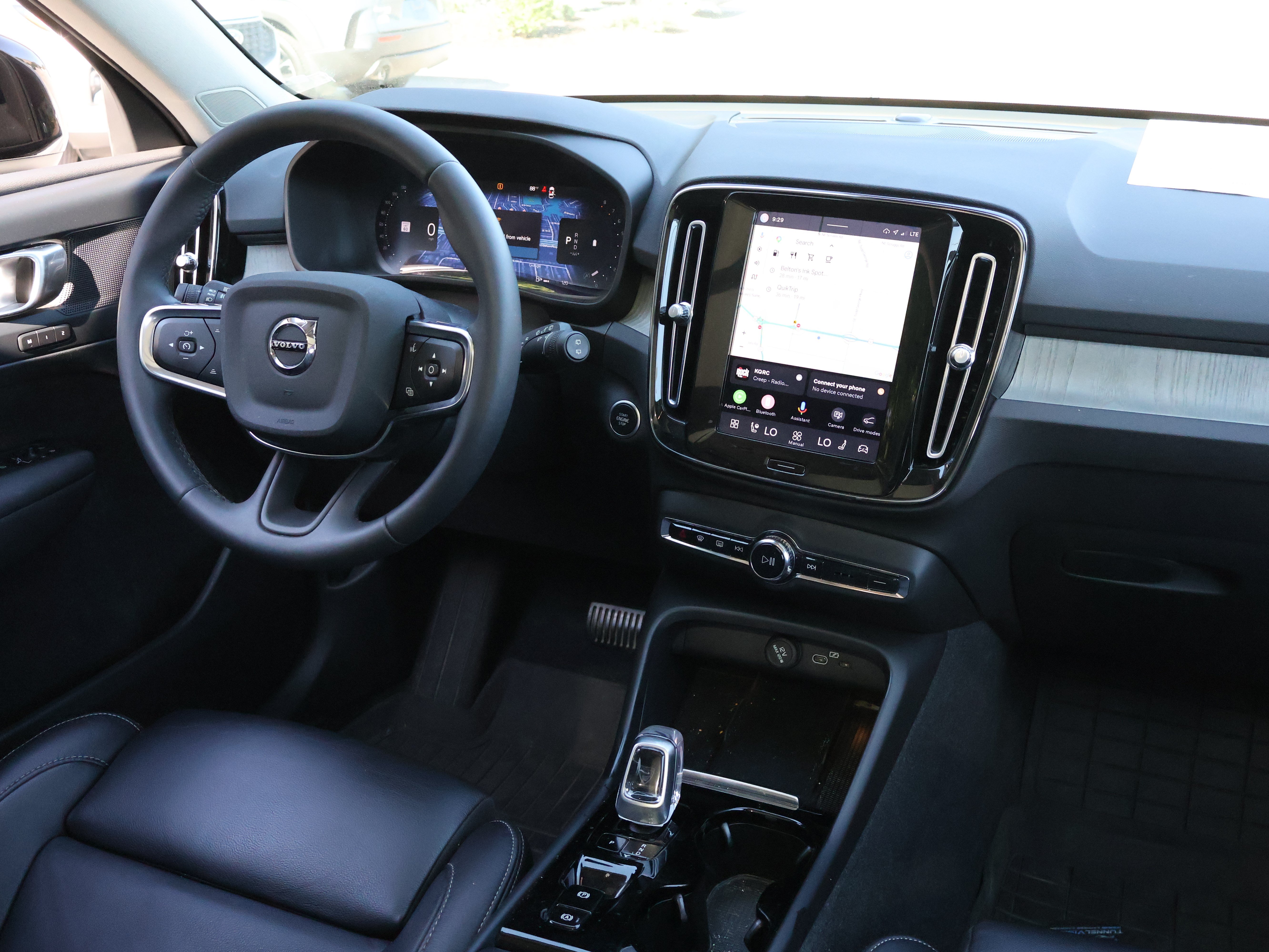 Used 2024 Volvo XC40 B5 Plus w/ Protection Package Premier AWD/4WD image 12