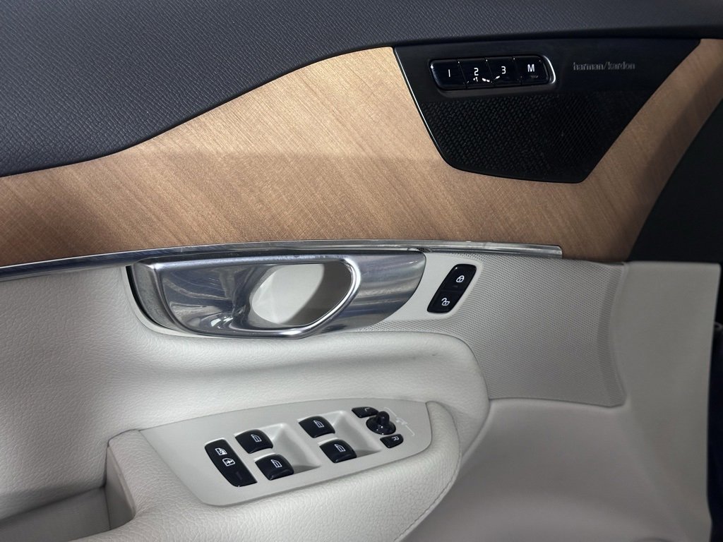 Used 2022 Volvo XC90 T8 Inscription Expression w/ Climate Package image 23