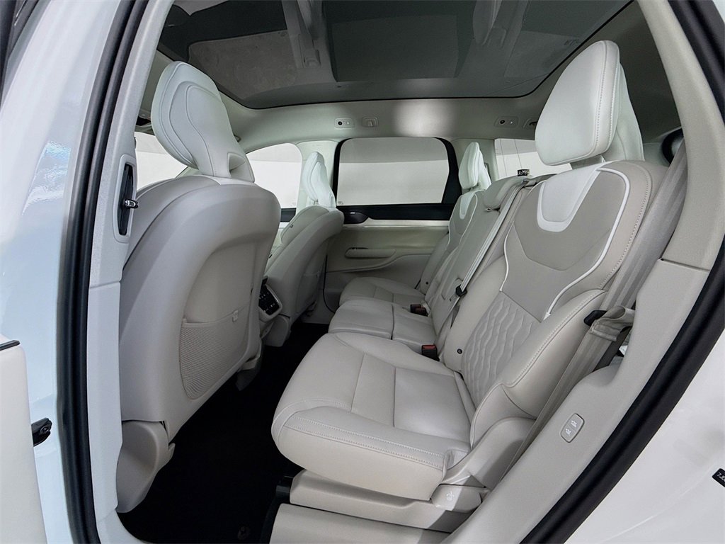 New 2025 Volvo EX90 Plus image 24