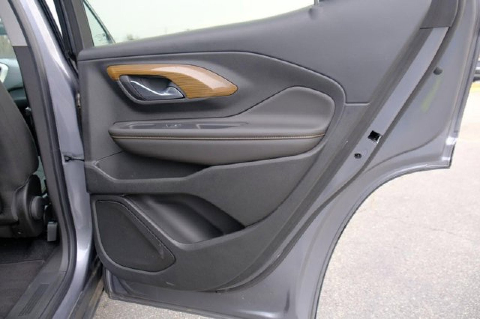 Used 2020 GMC Terrain SLE w/ Driver Convenience Package image 16