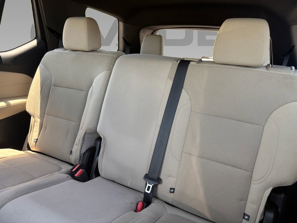 Used 2023 Chevrolet Traverse LS FWD image 4