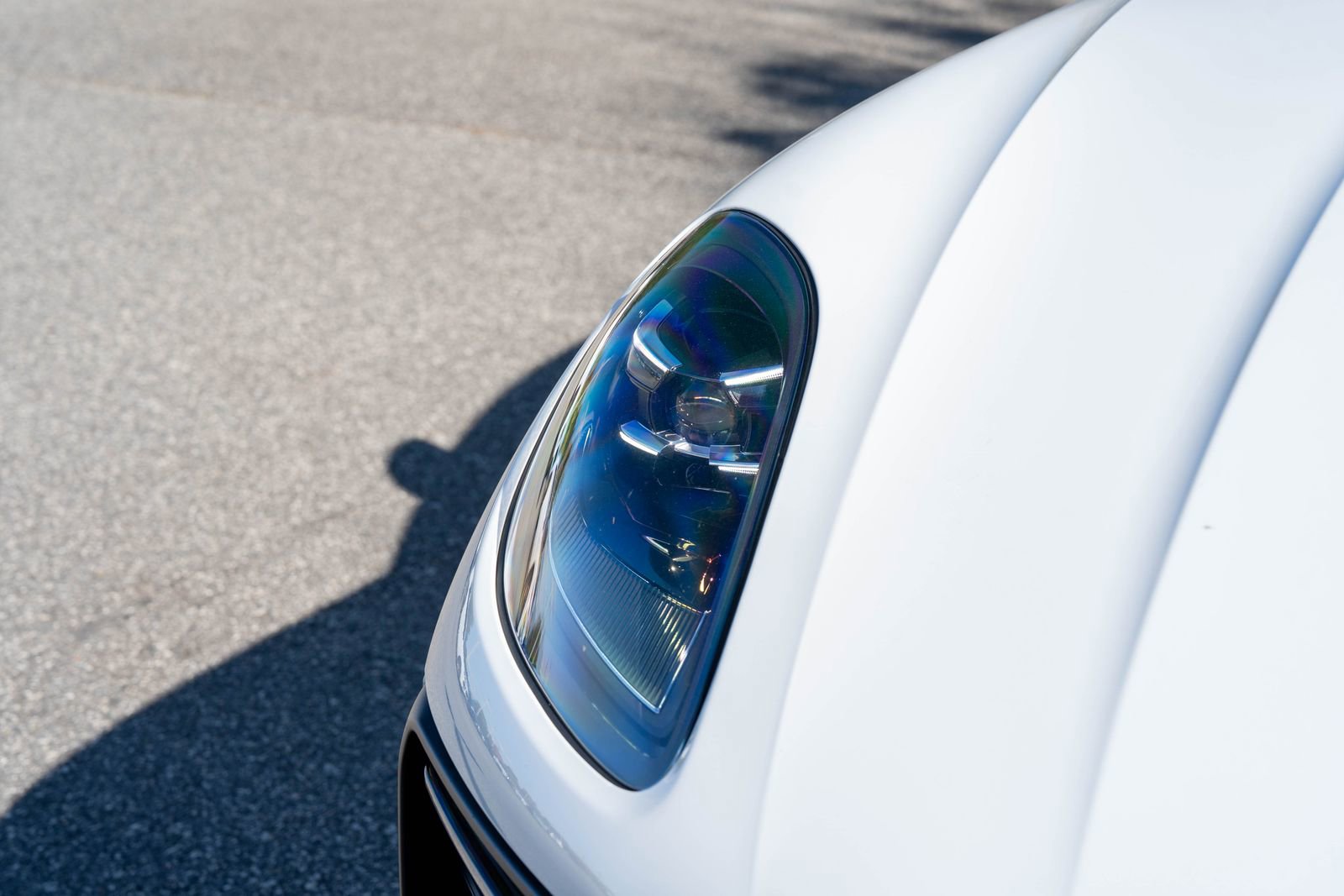 Certified 2025 Porsche Macan Base image 19