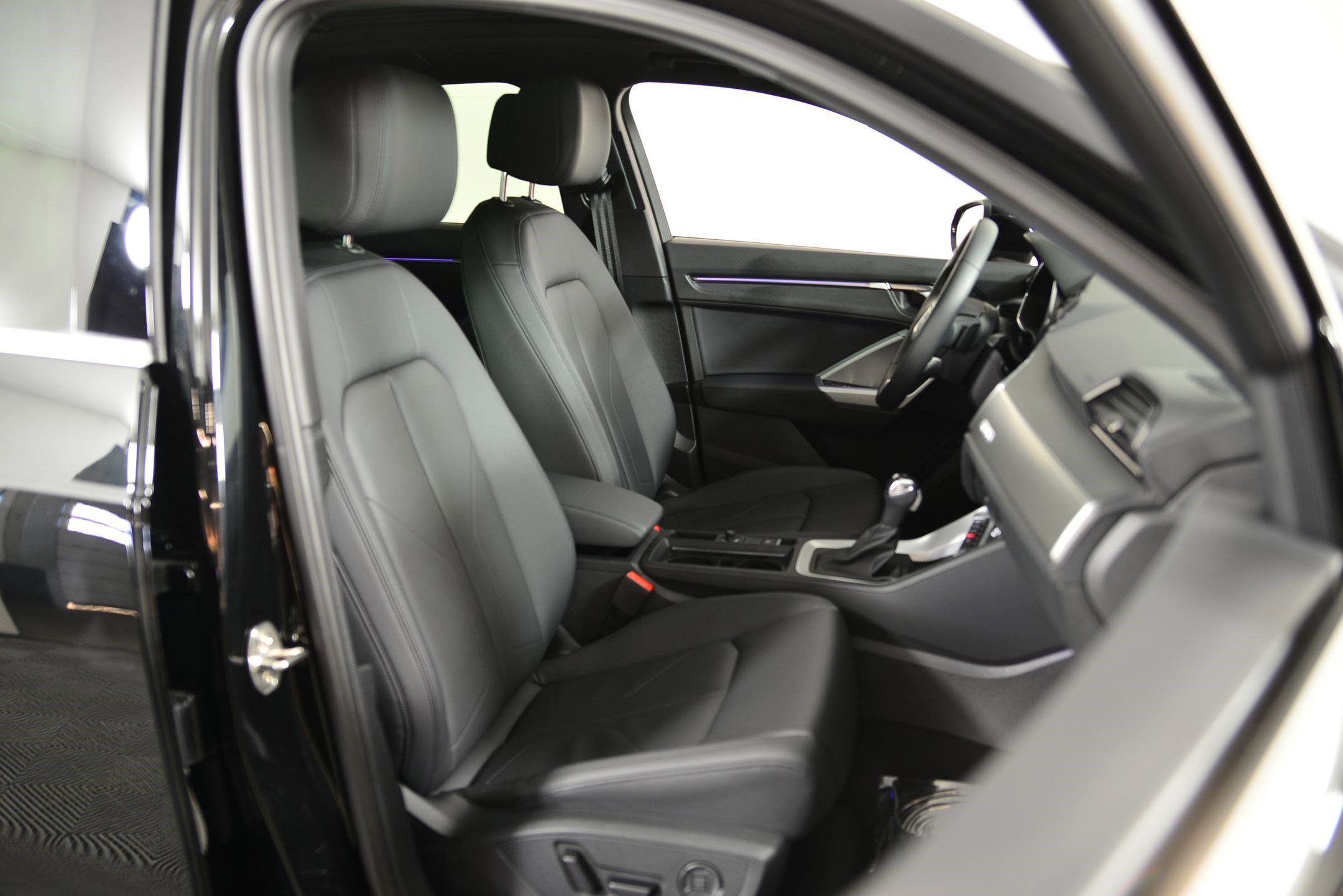 Certified 2025 Audi Q3 2.0T Premium Plus w/ Premium Plus Package image 17