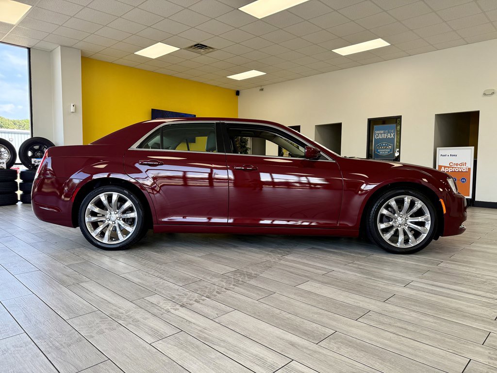 Used 2018 Chrysler 300 Touring L RWD image 5